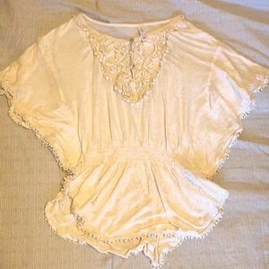 Xhilaration XS mid-century romantic style top